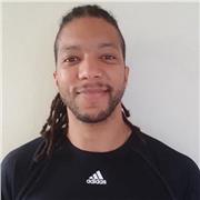 Coach sportif spécialisé dans la Boxe, le Kickboxing et la Capoeira